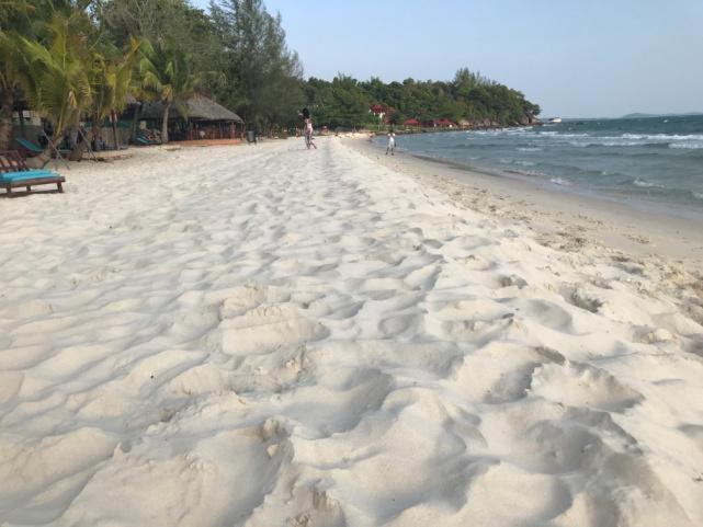 Howard Johnson Plaza By Wyndham Blue Bay Sihanoukville Extérieur photo