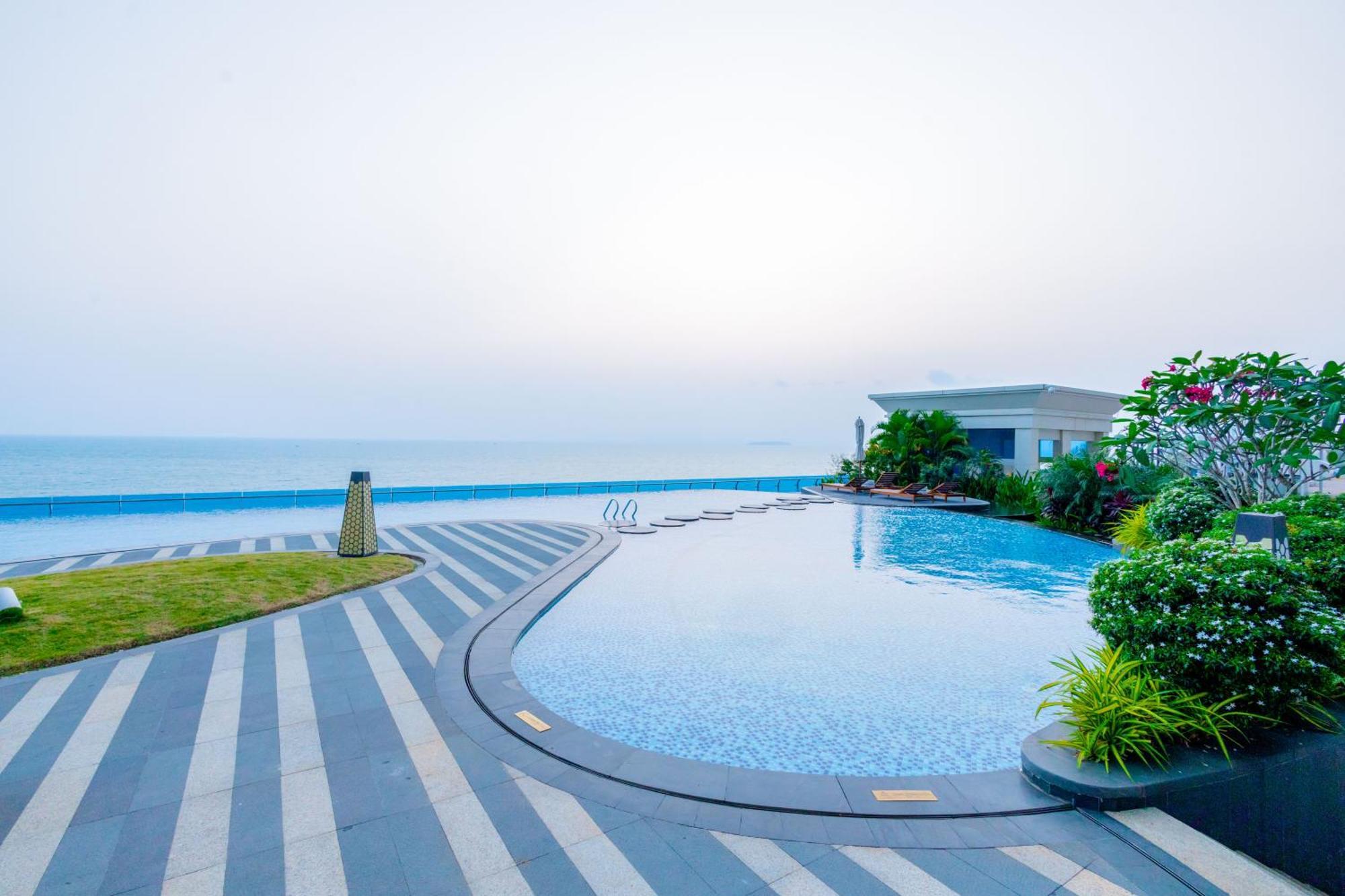 Howard Johnson Plaza By Wyndham Blue Bay Sihanoukville Extérieur photo