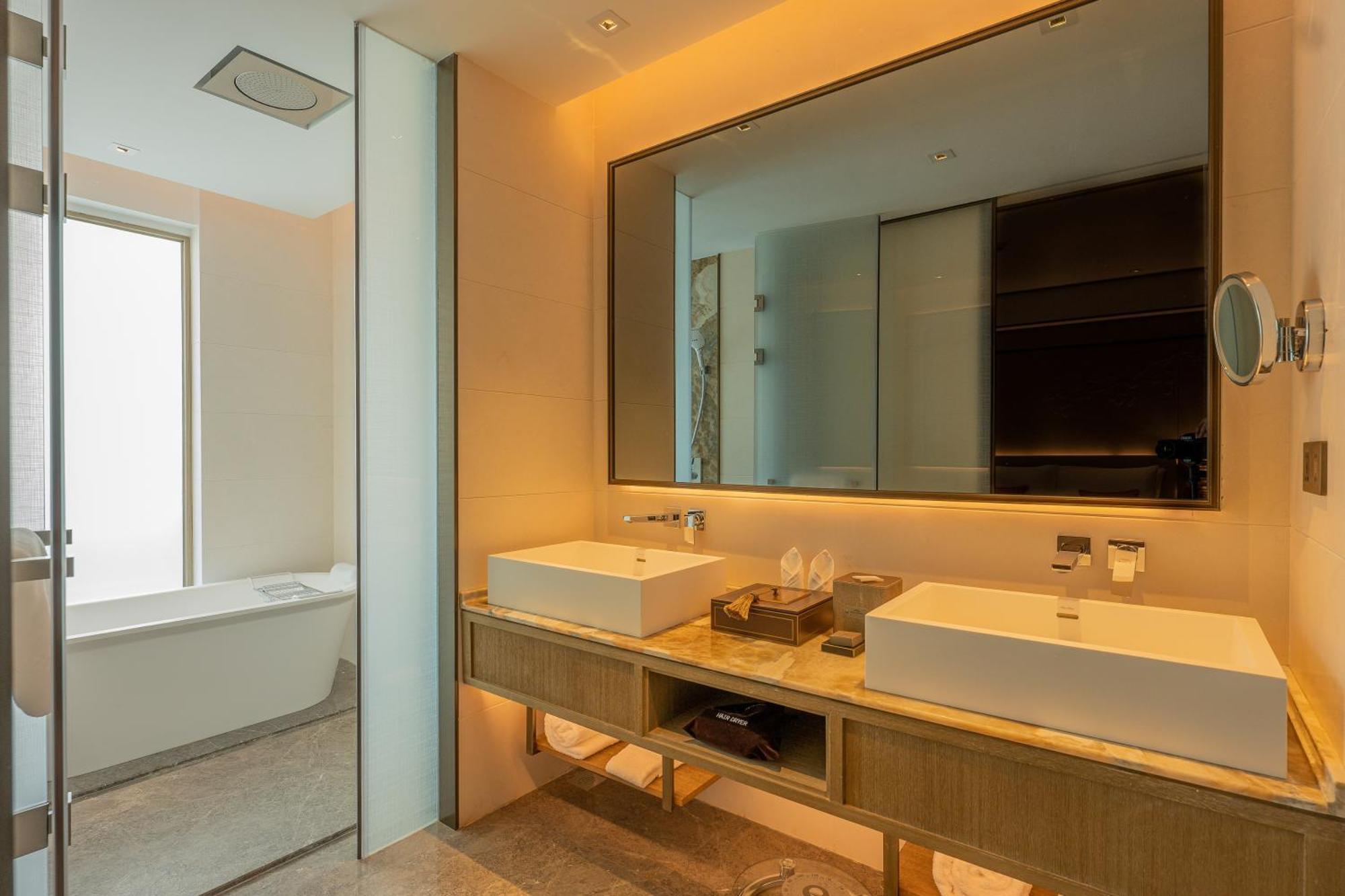 Howard Johnson Plaza By Wyndham Blue Bay Sihanoukville Extérieur photo
