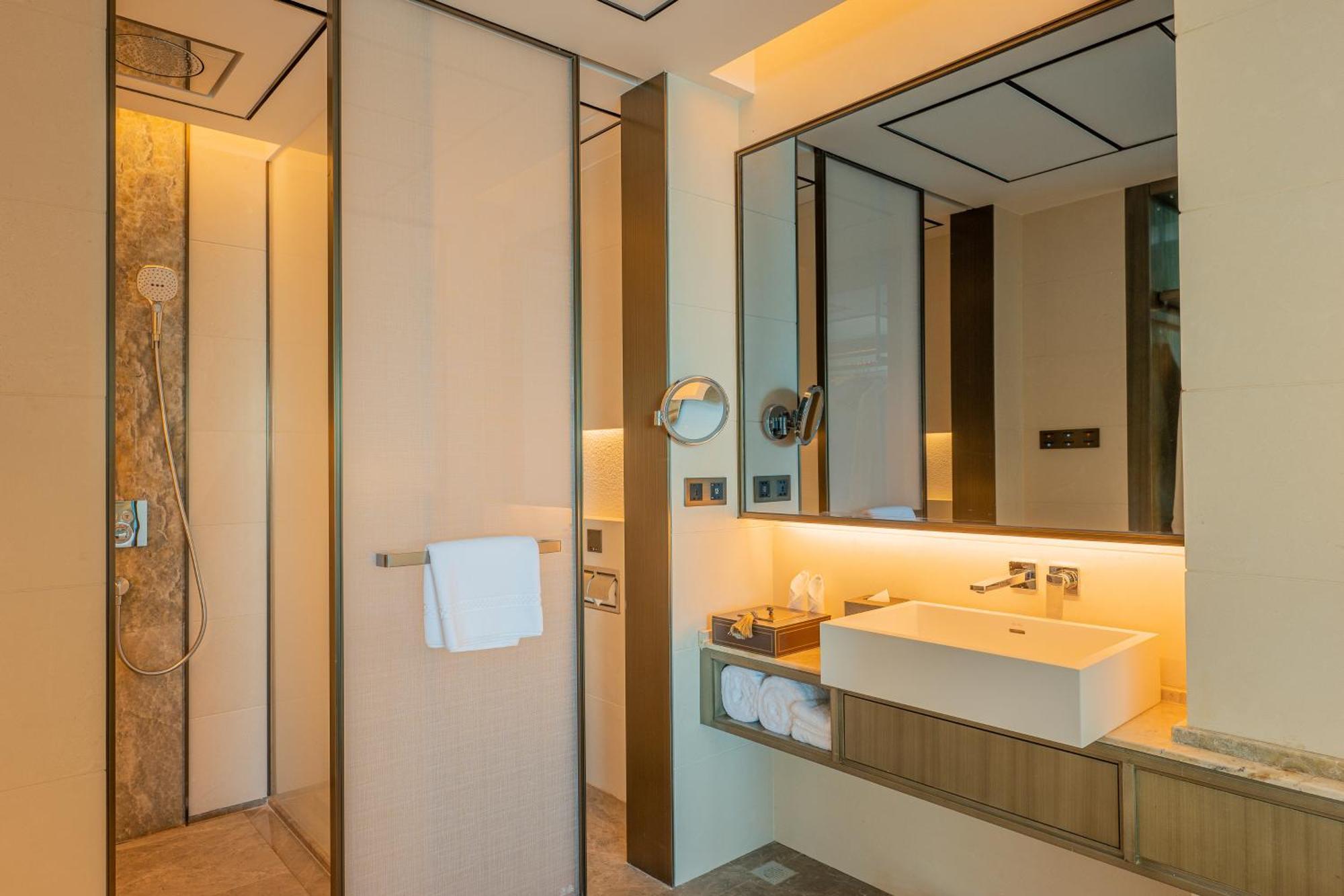 Howard Johnson Plaza By Wyndham Blue Bay Sihanoukville Extérieur photo