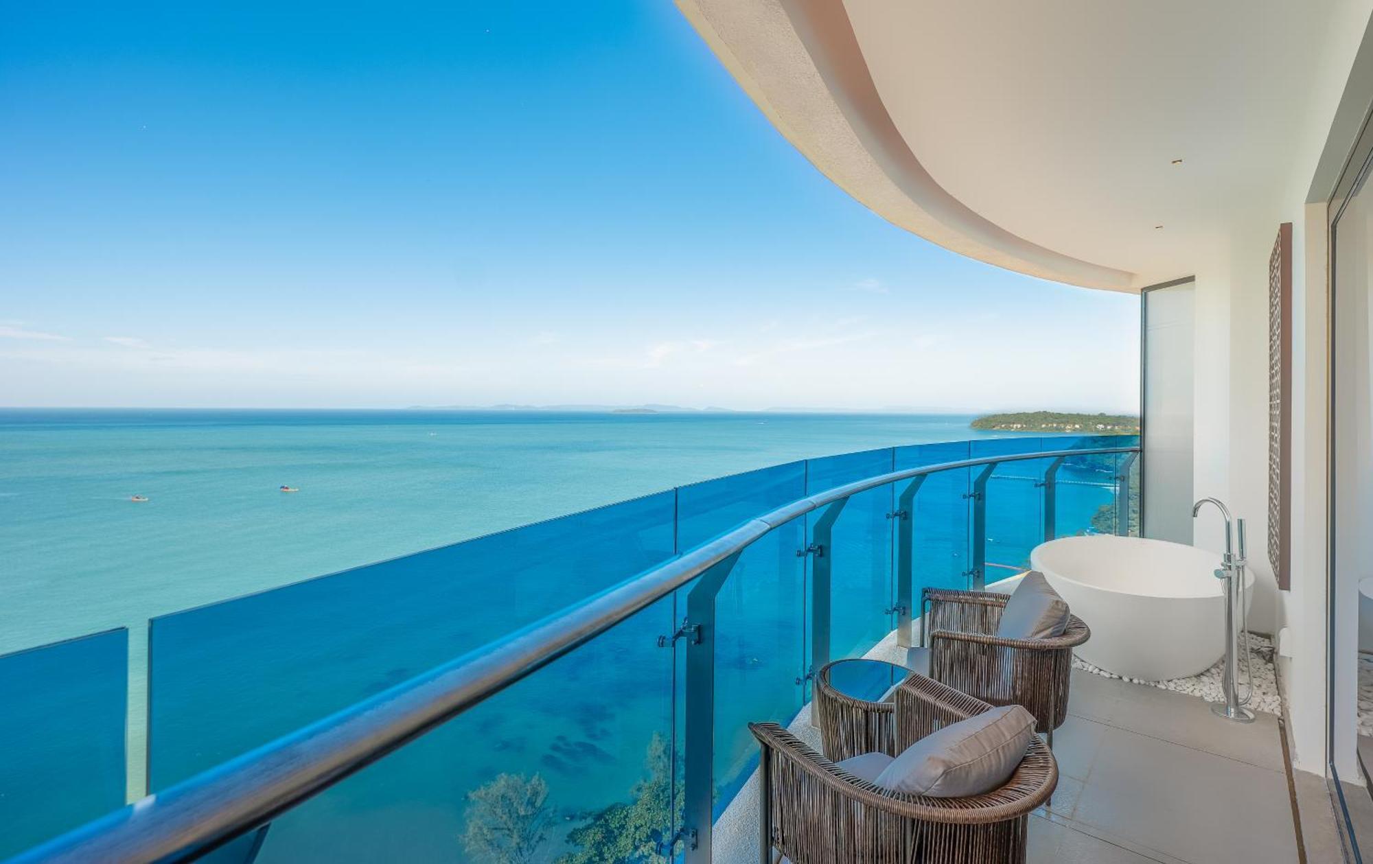 Howard Johnson Plaza By Wyndham Blue Bay Sihanoukville Extérieur photo