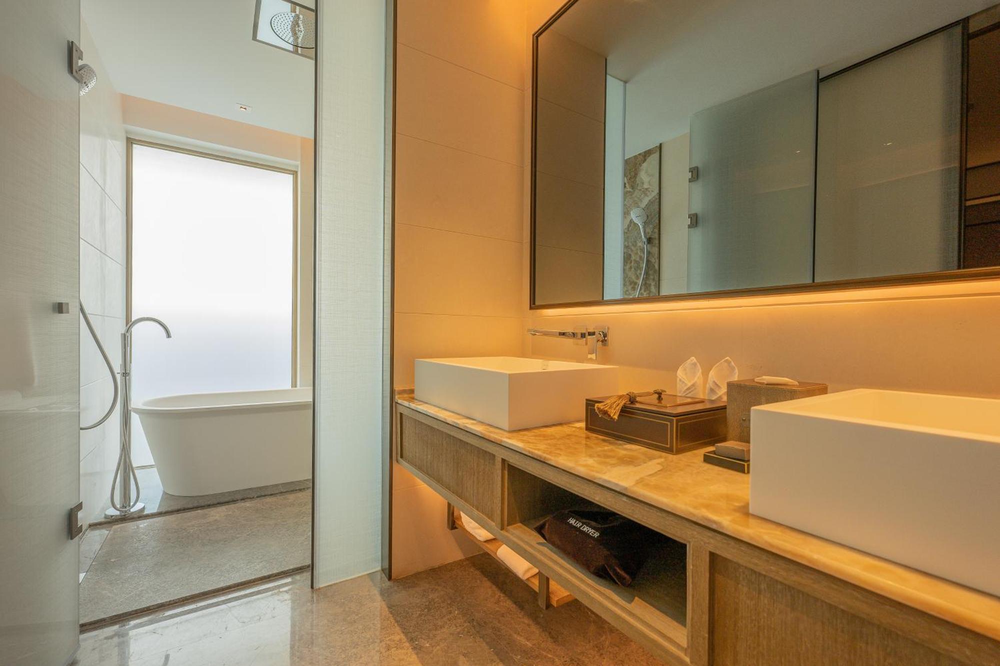 Howard Johnson Plaza By Wyndham Blue Bay Sihanoukville Extérieur photo